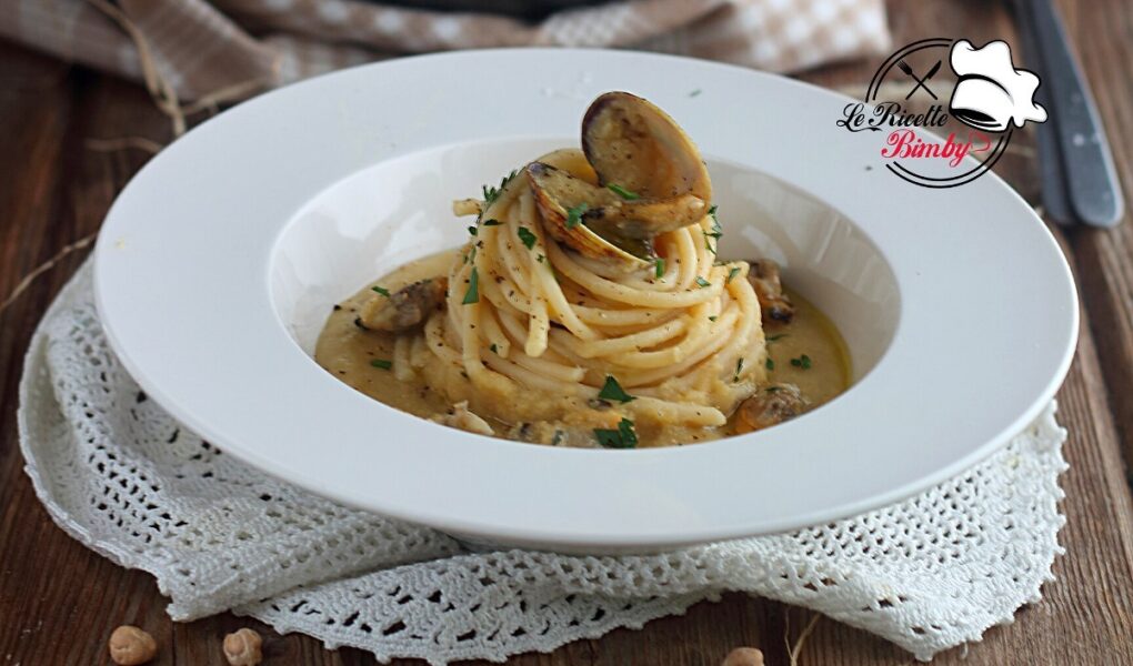 SPAGHETTI E VONGOLE SU CREMA DI CECI BIMBY