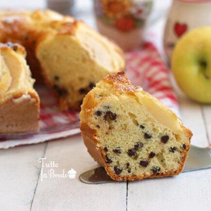 CIAMBELLA ALLE MELE E CIOCCOLATO