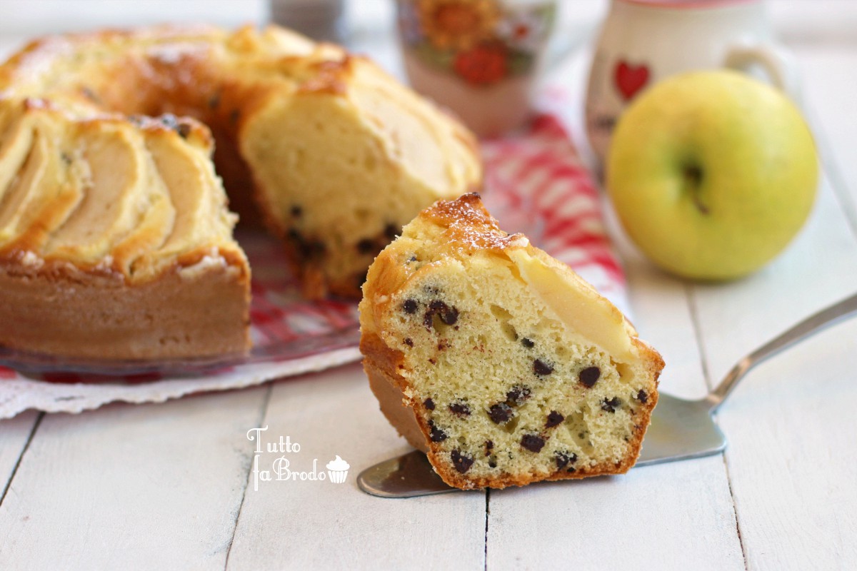 CIAMBELLA ALLE MELE E CIOCCOLATO
