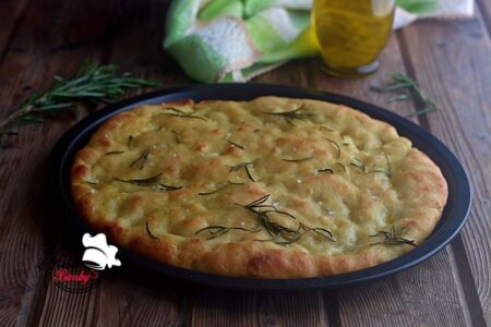 FOCACCIA DI SEMOLA MORBIDA BIMBY