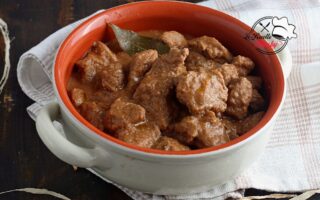 COME FARE IL GULASH CON IL BIMBY