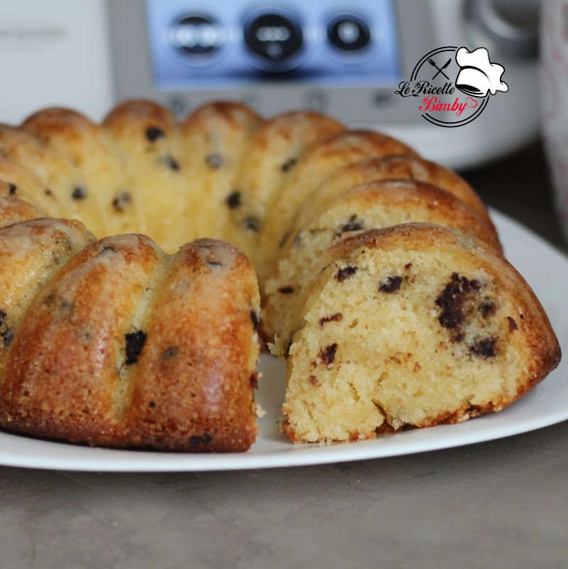 CIAMBELLA AL COCCO E GOCCE DI CIOCCOLATO
