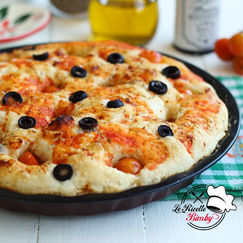 FOCACCIA AI POMODORINI E OLIVE BIMBY