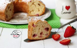 CIAMBELLA ALLE FRAGOLE E YOGURT BIMBY