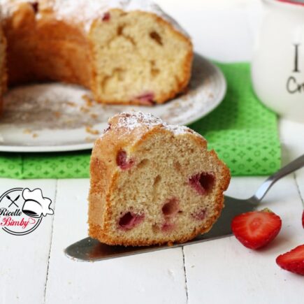 CIAMBELLA ALLE FRAGOLE E YOGURT BIMBY