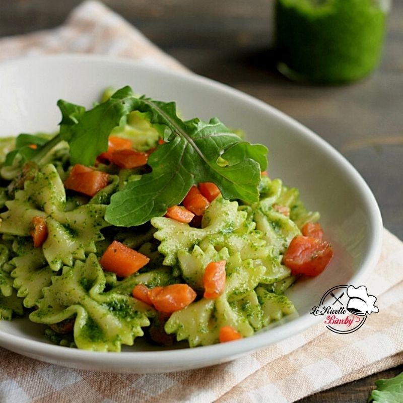 PASTA AL PESTO DI RUCOLA E SALMONE BIMBY