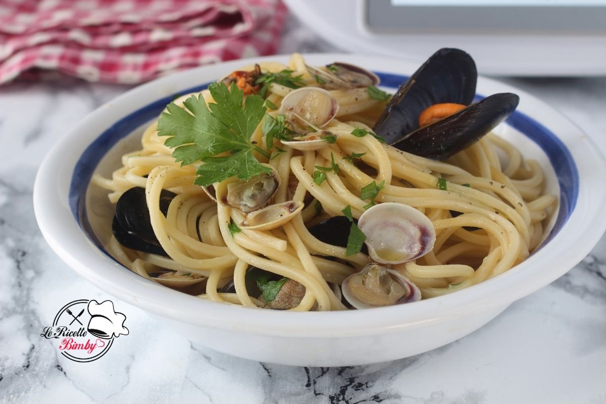SPAGHETTI CON COZZE E VONGOLE IN BIANCO BIMBY