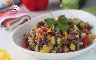 INSALATA DI CEREALI FREDDA CON VERDURE