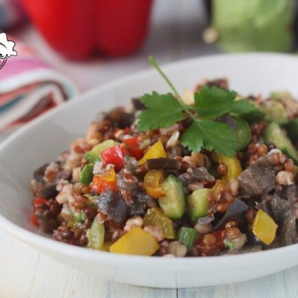 INSALATA DI CEREALI FREDDA CON VERDURE