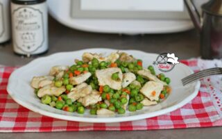 BOCCONCINI DI POLLO E PISELLI AL VAROMA