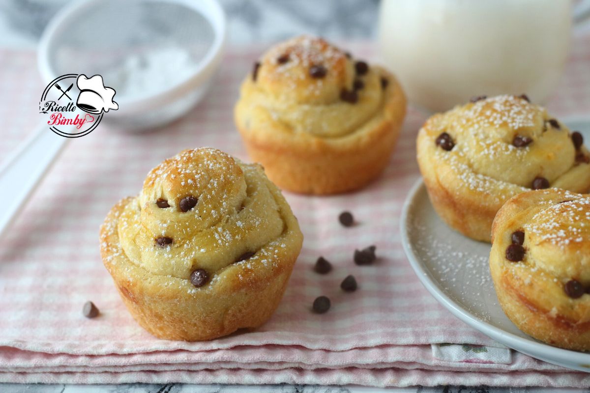 GIRELLE BRIOCHE CON GOCCE DI CIOCCOLATO