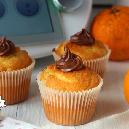 MUFFIN ALLE ARANCE CON CUORE DI NUTELLA