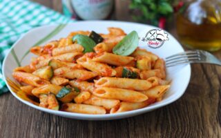PENNE ALL'ARRABBIATA CON ZUCCHINE BIMBY