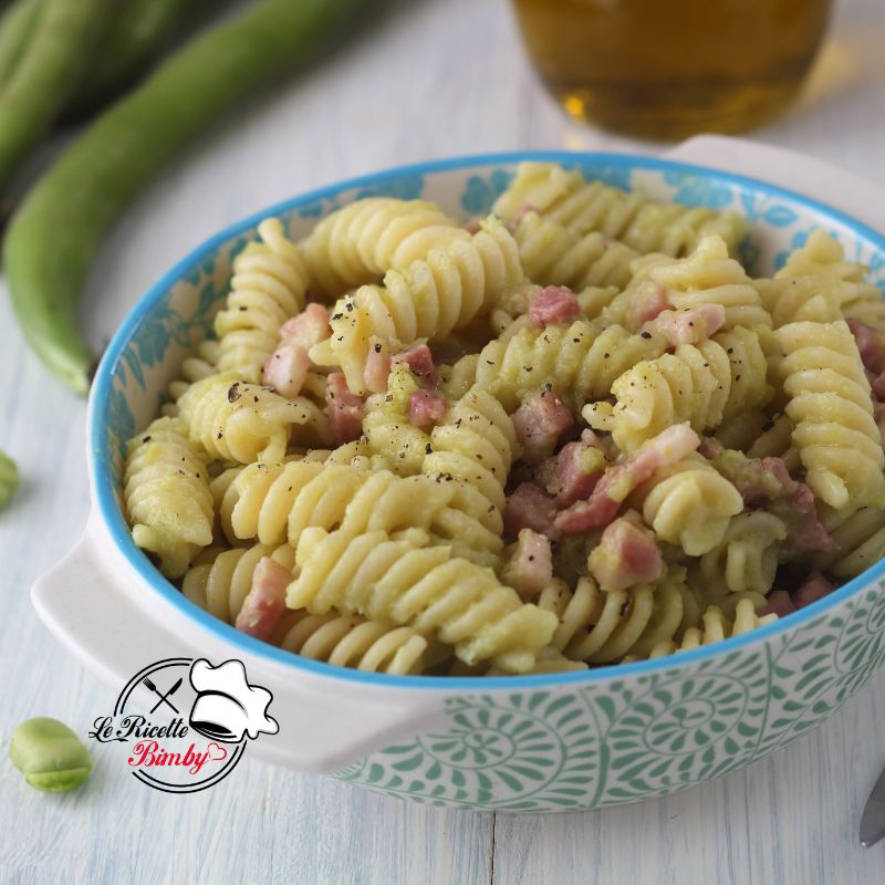 PASTA CON FAVE E PANCETTA BIMBY facile e cremosa da preparare perfetta per un pranzo in famiglia o una cenetta speciale.