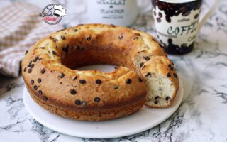 CIAMBELLA ALLO YOGURT E GOCCE DI CIOCCOLATO