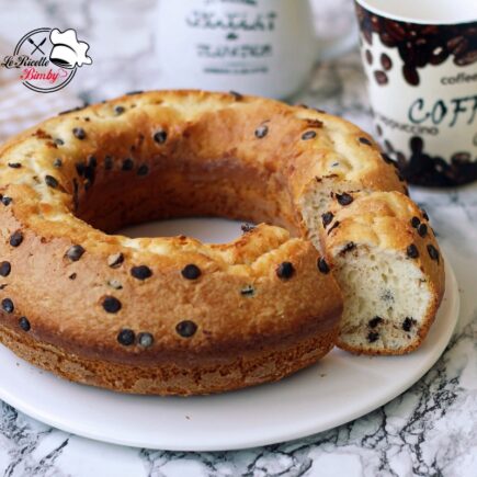 CIAMBELLA ALLO YOGURT E GOCCE DI CIOCCOLATO