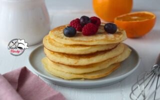 PANCAKE AMERICANI BIMBY (1) Se volete RICEVERE LE MIE NUOVE RICETTE OGNI GIORNO IN ANTEPRIMA SU WHATSAPP salvate il mio numero di telefono 3886946238, memorizzatelo come LE RICETTE BIMBY e scrivetemi su whatsapp il vostro NOME e COGNOME con testo RICETTE BIMBY DEL GIORNO e sarò lieta di inviarvele! Se questa ricetta vi è piaciuta continuate a seguirmi e se vi va mettete mi piace sulla mia pagina Facebook >> Ricette con il Bimby facili clicca qua per tornare alla HOMEPAGE