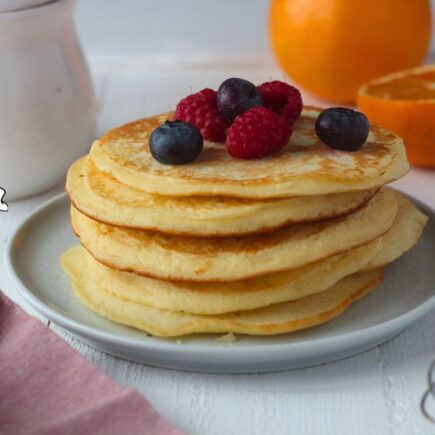 PANCAKE AMERICANI BIMBY (1) Se volete RICEVERE LE MIE NUOVE RICETTE OGNI GIORNO IN ANTEPRIMA SU WHATSAPP salvate il mio numero di telefono 3886946238, memorizzatelo come LE RICETTE BIMBY e scrivetemi su whatsapp il vostro NOME e COGNOME con testo RICETTE BIMBY DEL GIORNO e sarò lieta di inviarvele! Se questa ricetta vi è piaciuta continuate a seguirmi e se vi va mettete mi piace sulla mia pagina Facebook >> Ricette con il Bimby facili clicca qua per tornare alla HOMEPAGE
