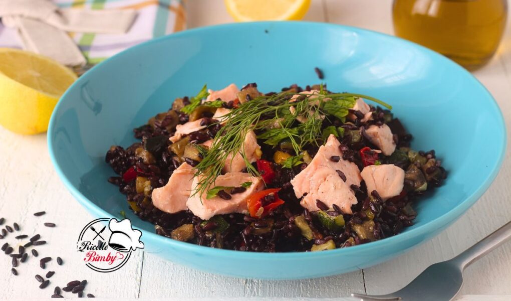 INSALATA DI RISO VENERE CON SALMONE E VERDURE BIMBY