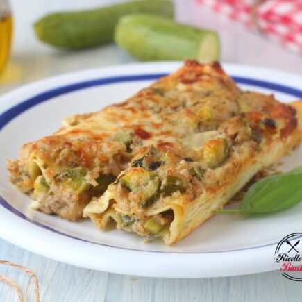 CANNELLONI CON RAGÙ DI ZUCCHINE E SALSICCIA