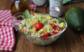 INSALATA DI RISO ALL'AVOCADO E PISELLI