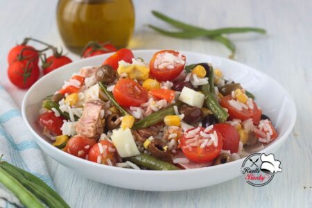 INSALATA ESTIVA DI RISO CON UOVA E VERDURE