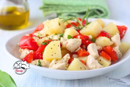 POLLO CON PATATE E PEPERONI